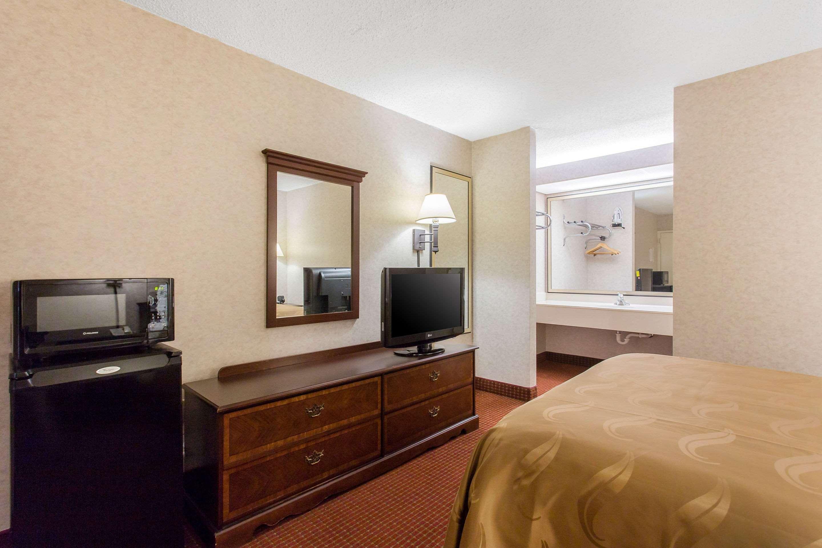 Quality Inn Mount Airy Mayberry Esterno foto
